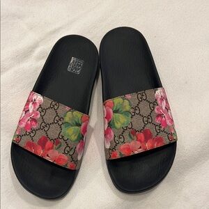 Gucci Women's Floral Slide Sandals - Black and Multicolor